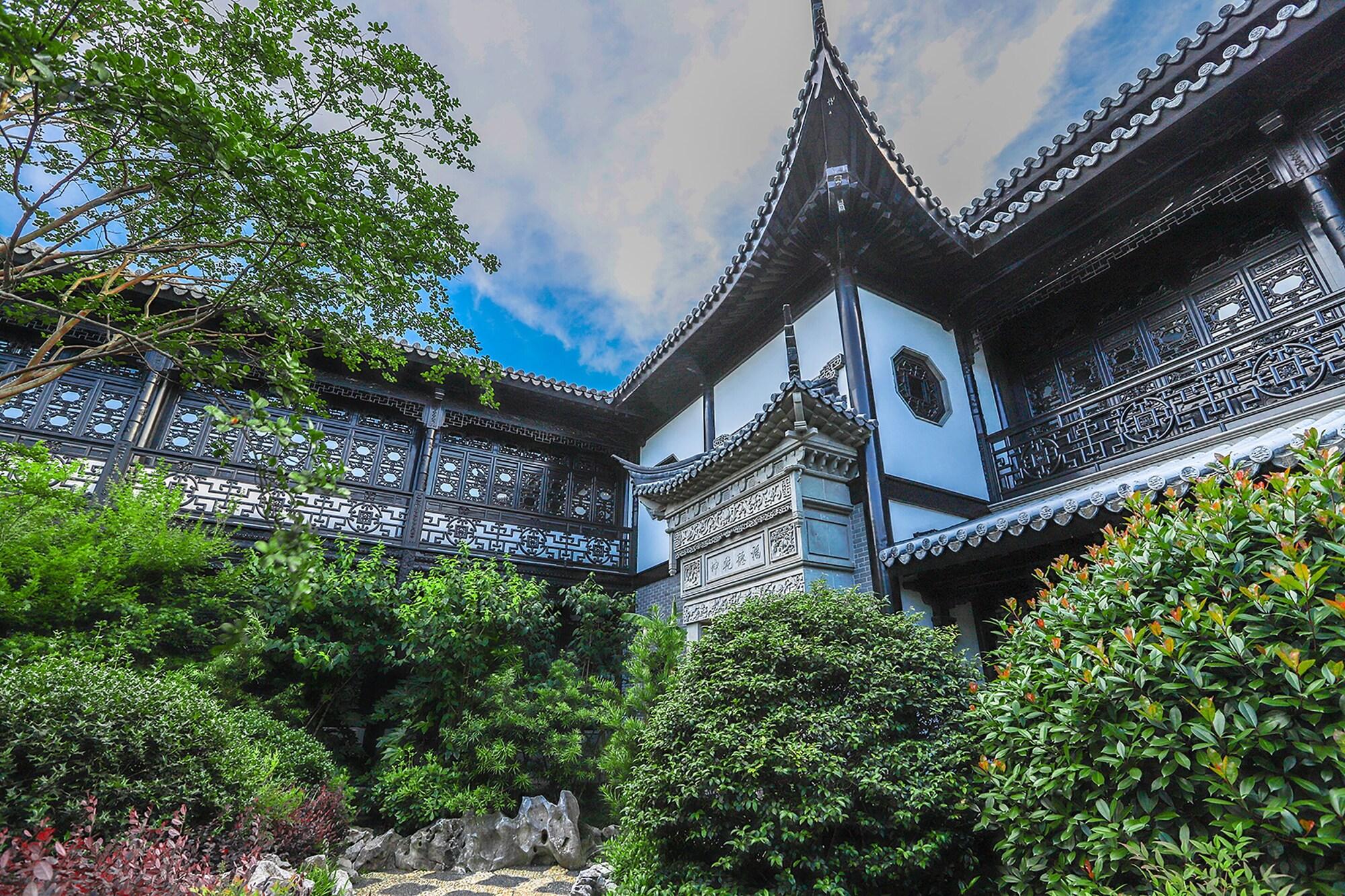 Royal Garden Hotel Shanghai-Free Shuttle To And From Disney & Pvg & Close Metro Line2 Easy To Sha New Expo Exterior foto