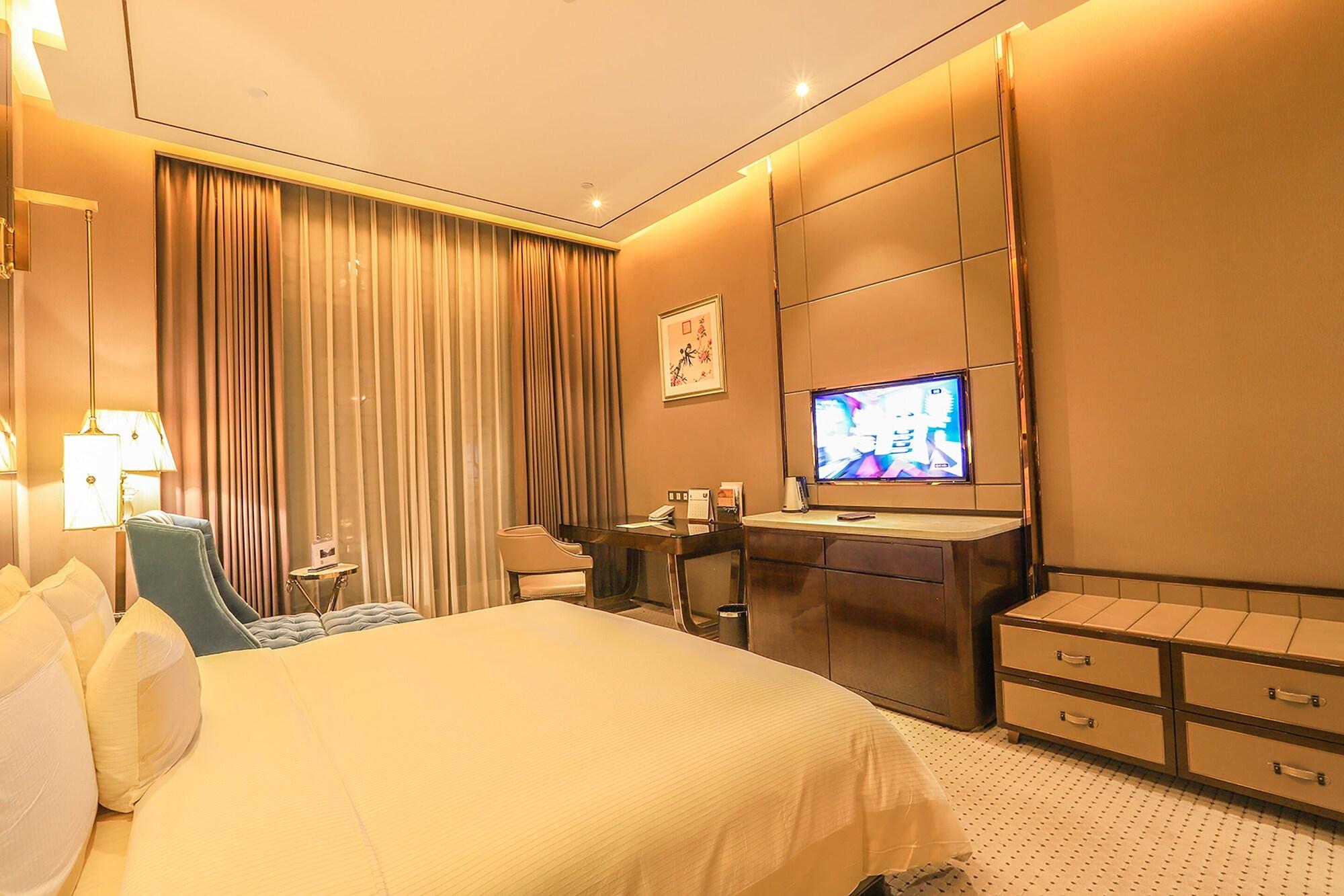 Royal Garden Hotel Shanghai-Free Shuttle To And From Disney & Pvg & Close Metro Line2 Easy To Sha New Expo Exterior foto