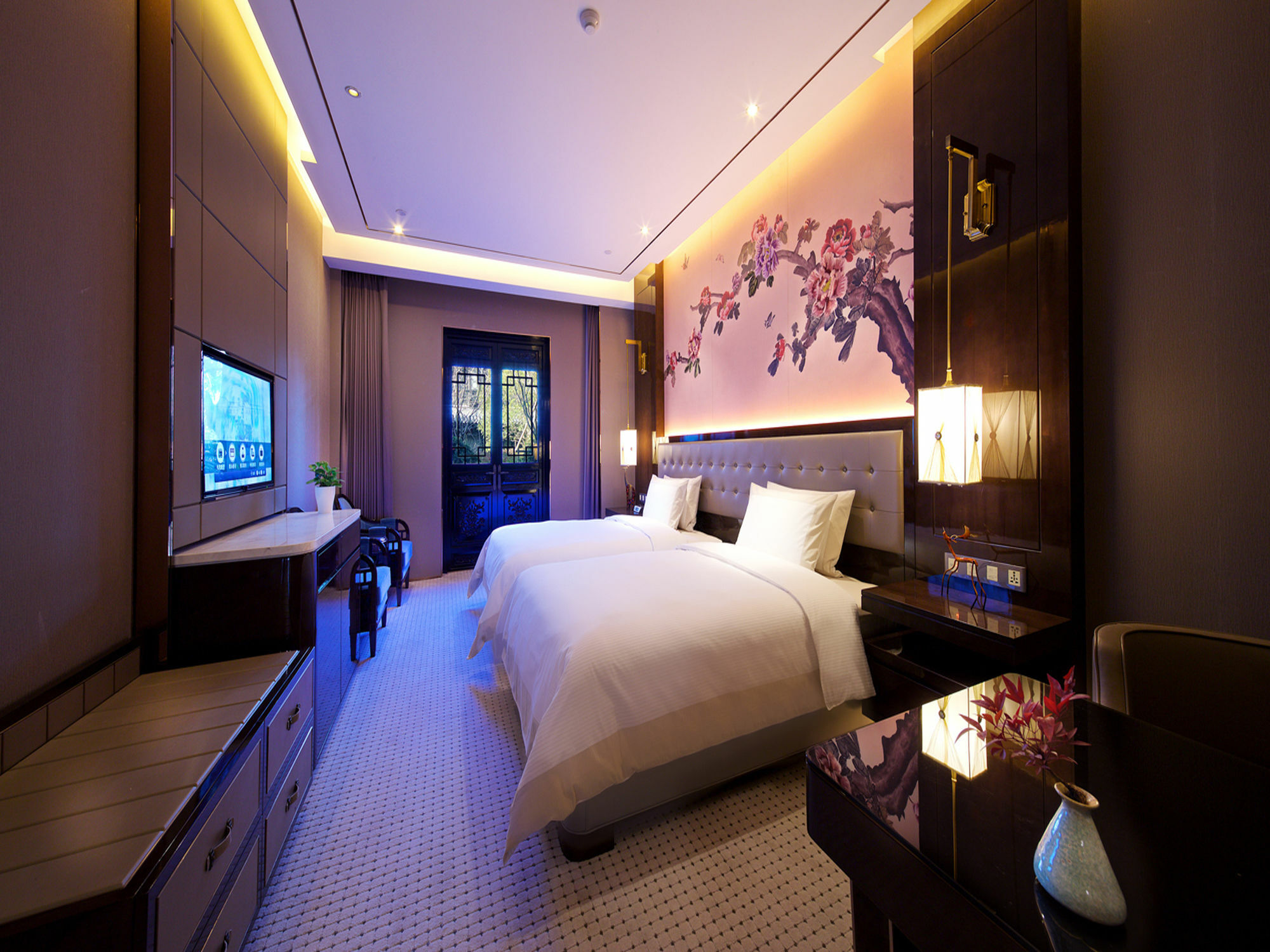 Royal Garden Hotel Shanghai-Free Shuttle To And From Disney & Pvg & Close Metro Line2 Easy To Sha New Expo Exterior foto