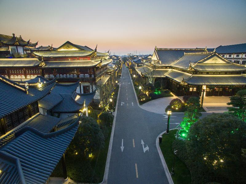 Royal Garden Hotel Shanghai-Free Shuttle To And From Disney & Pvg & Close Metro Line2 Easy To Sha New Expo Exterior foto